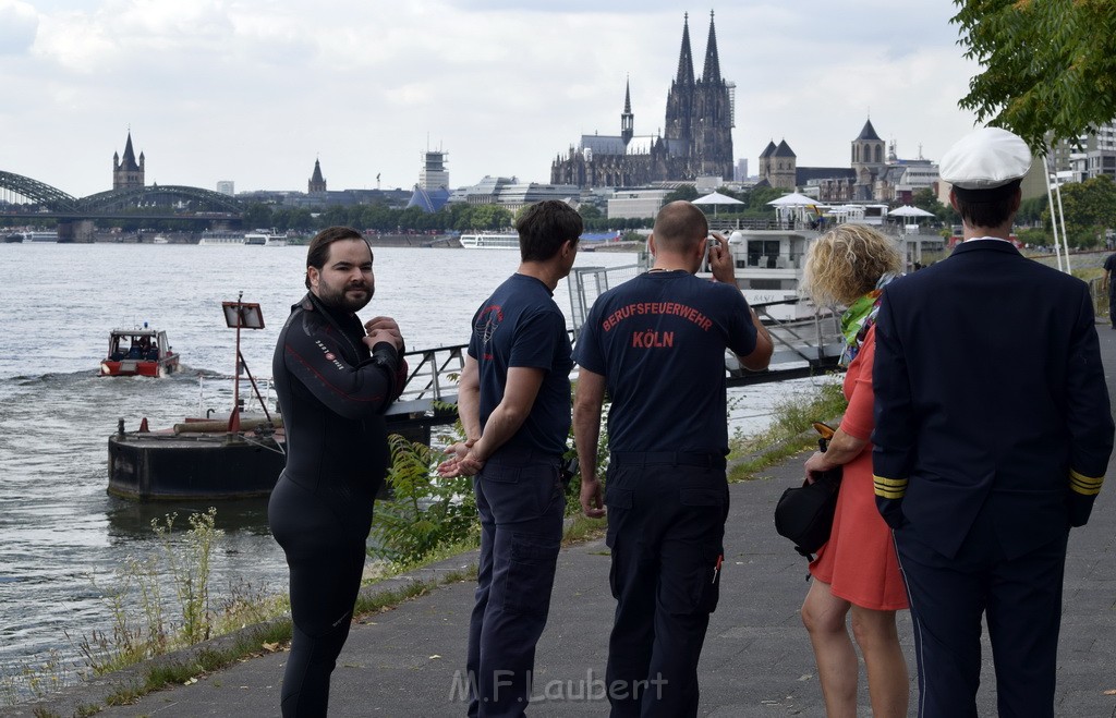 Uebung BF Taucher und Presse Koeln Zoobruecke Rhein P416.JPG - Miklos Laubert